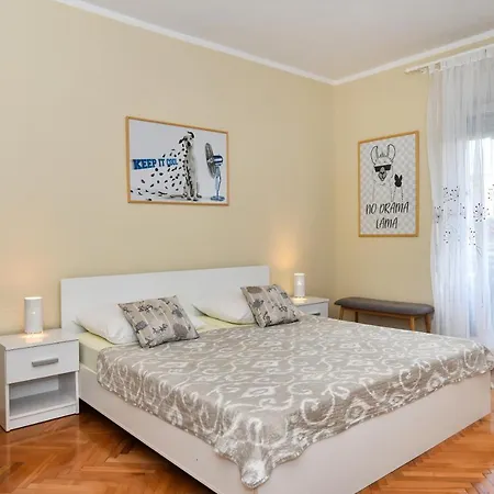 Sunny Side Apartment