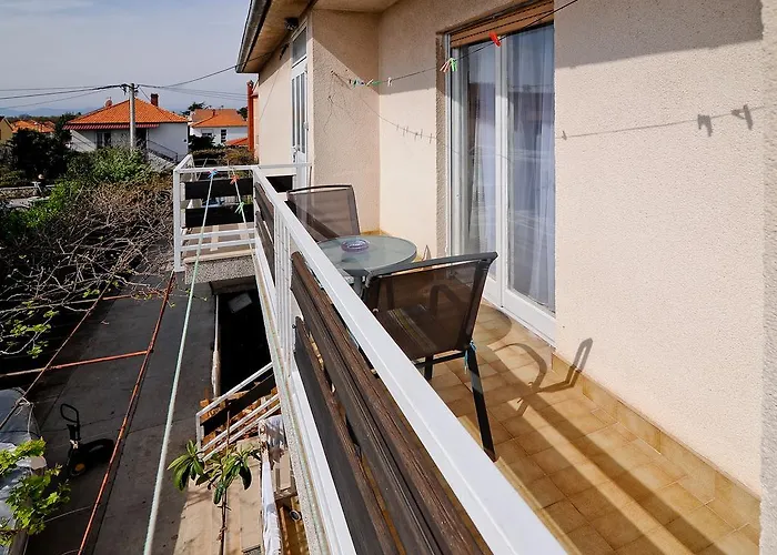 Sunny Side Apartment *